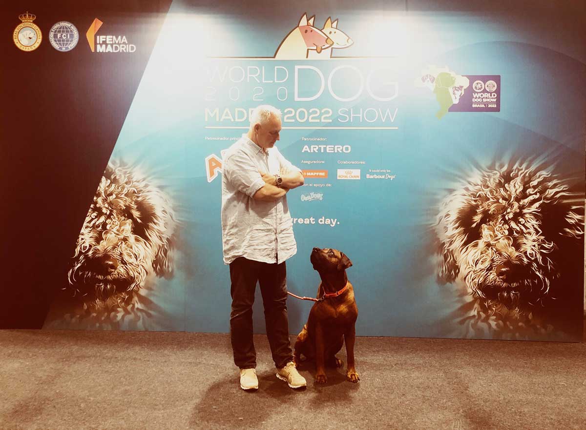 Jörg mit Mick auf der WORD DOG SHOW 2022 in Madrid